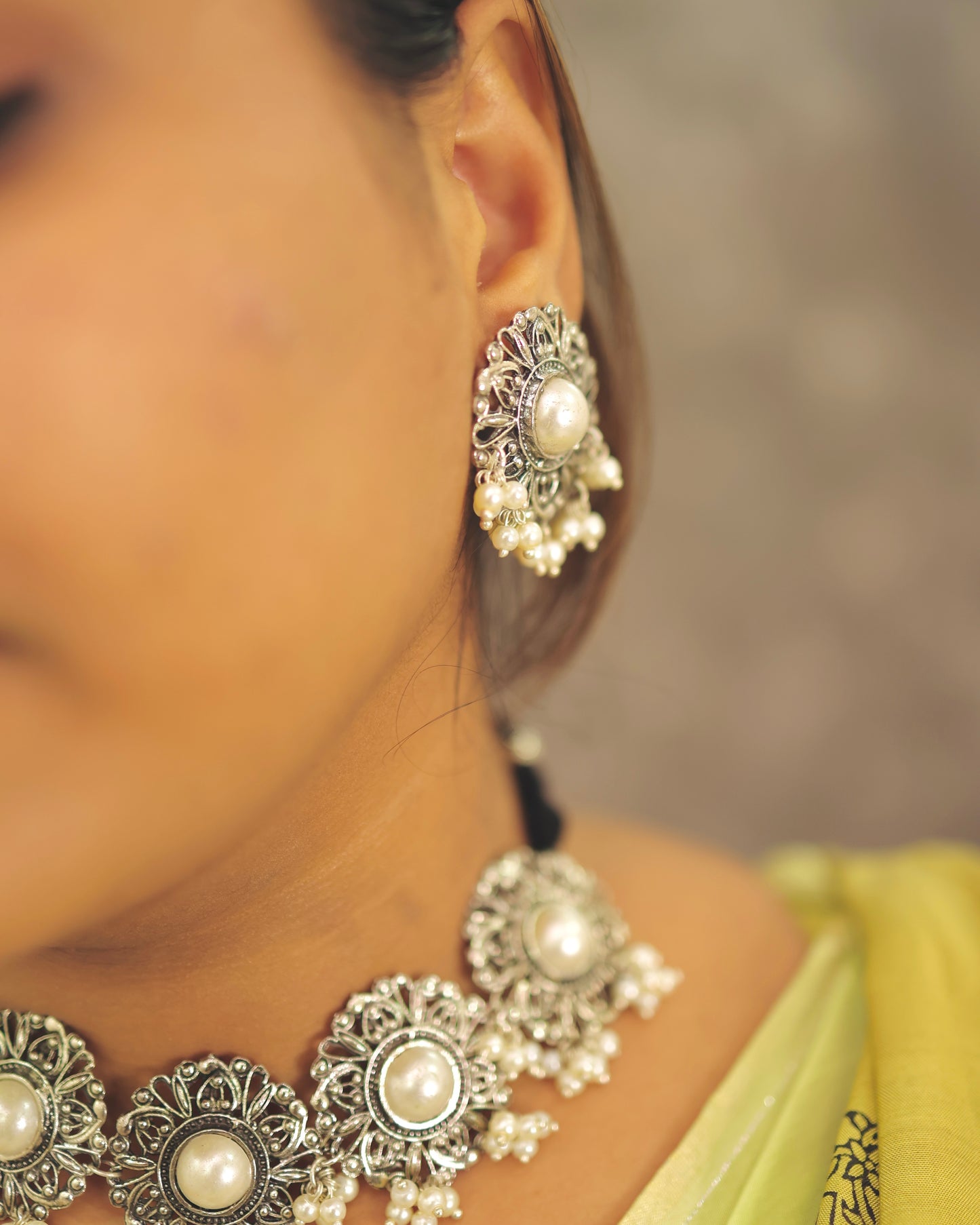 AI098 - Oxidised Silver Pearl Choker