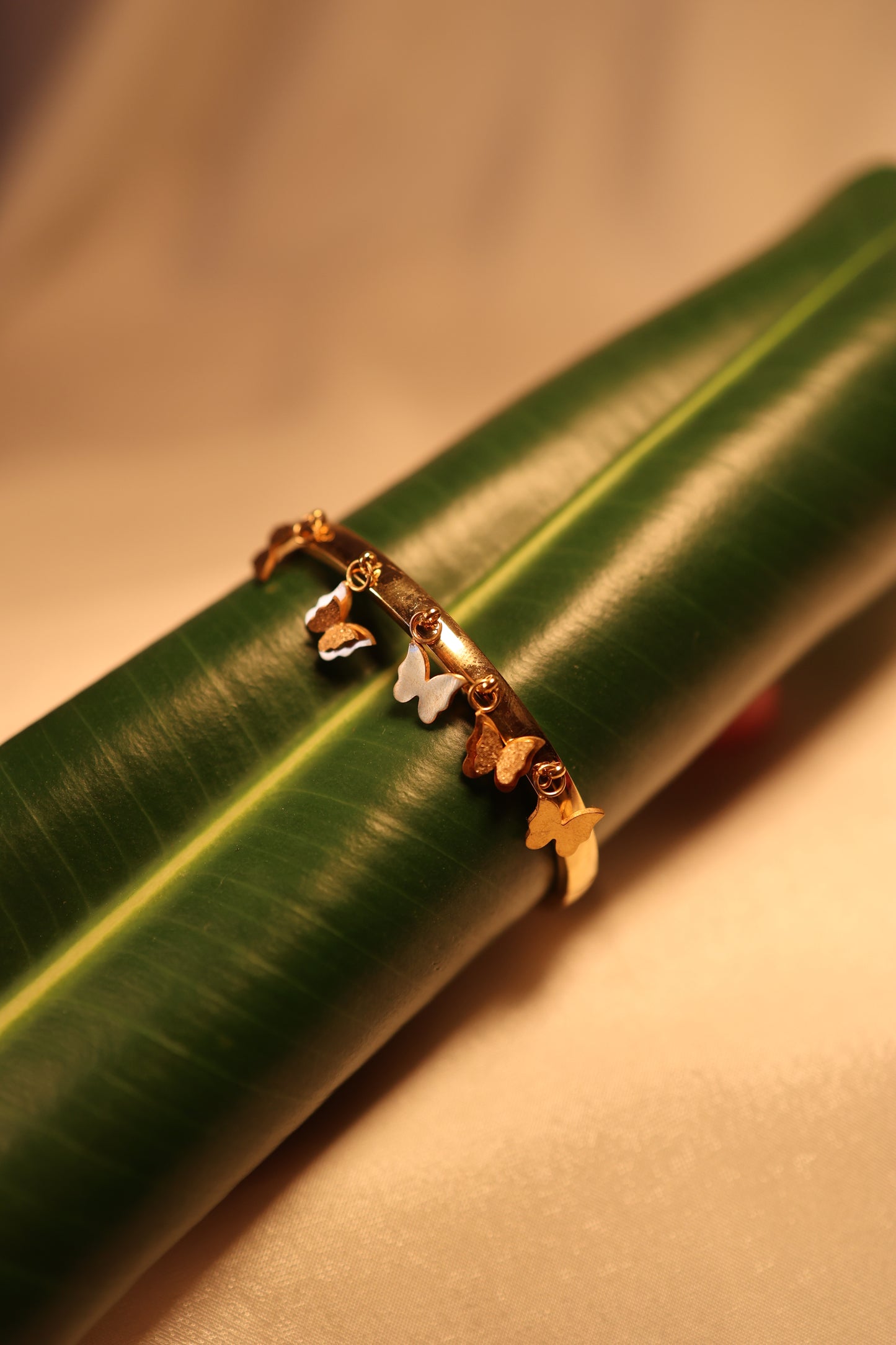 AI195 - Fluttering Elegance Bracelet