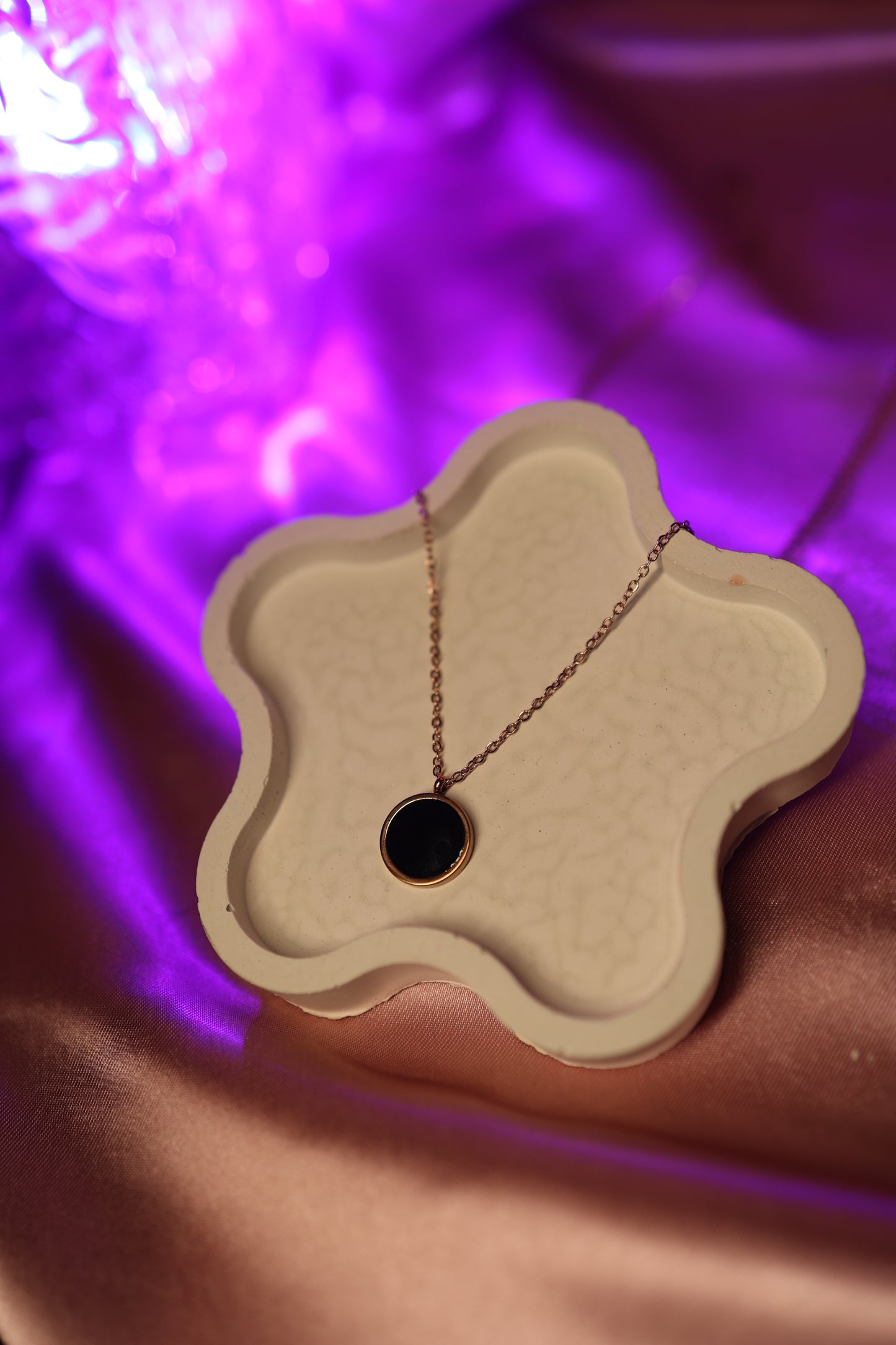 AI199 - Black Circular Eclipse Chain