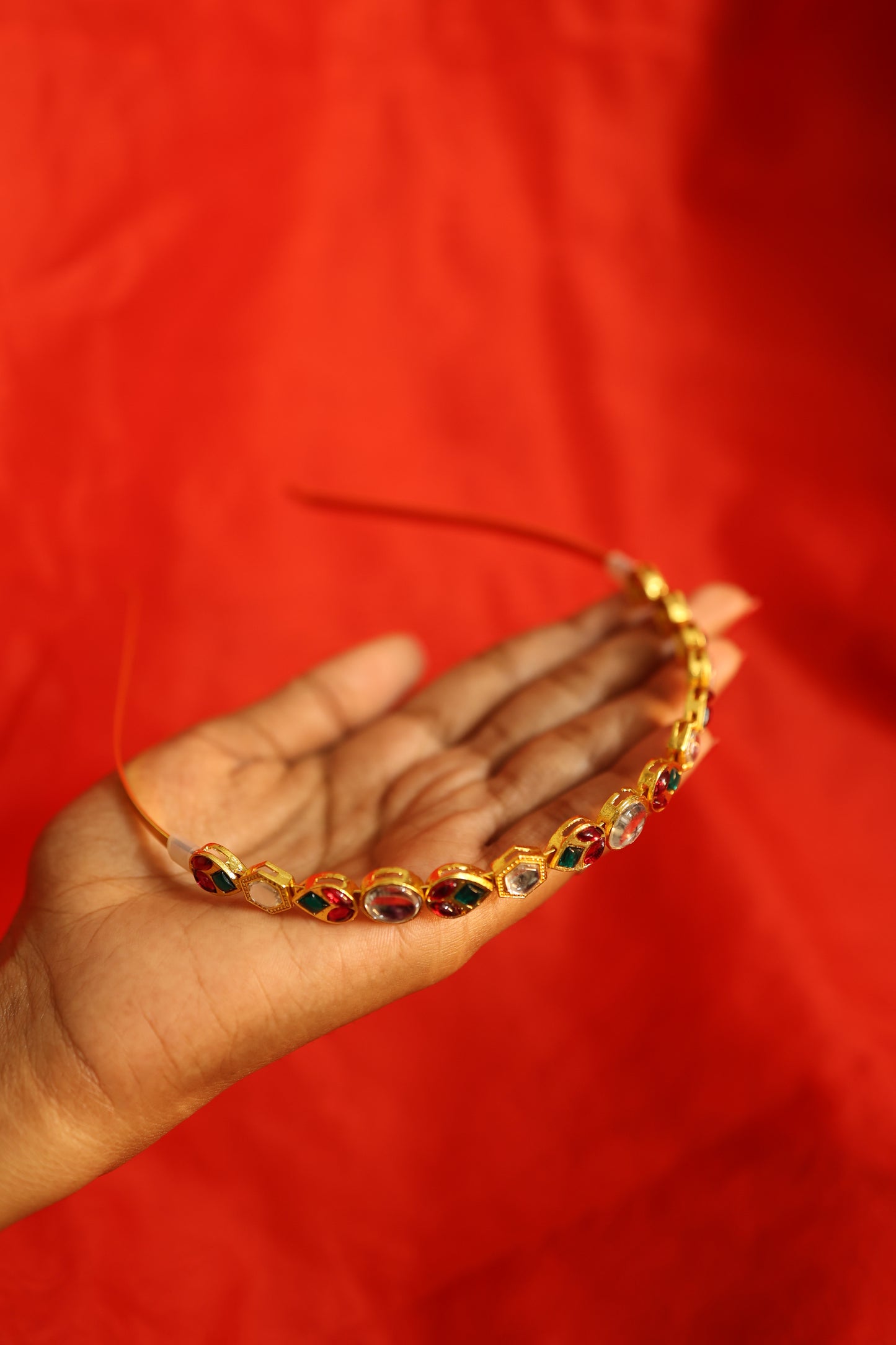 AI274 - Sitara Hair Band
