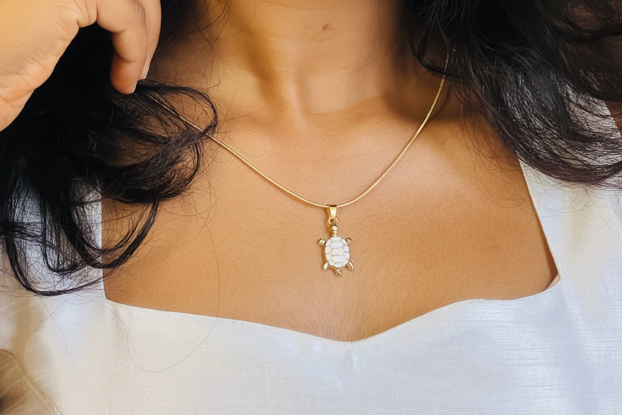 AI333 - Aurelia Turtle Pendant