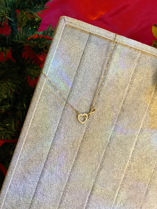 AI323 - Golden Infinite Heart Chain
