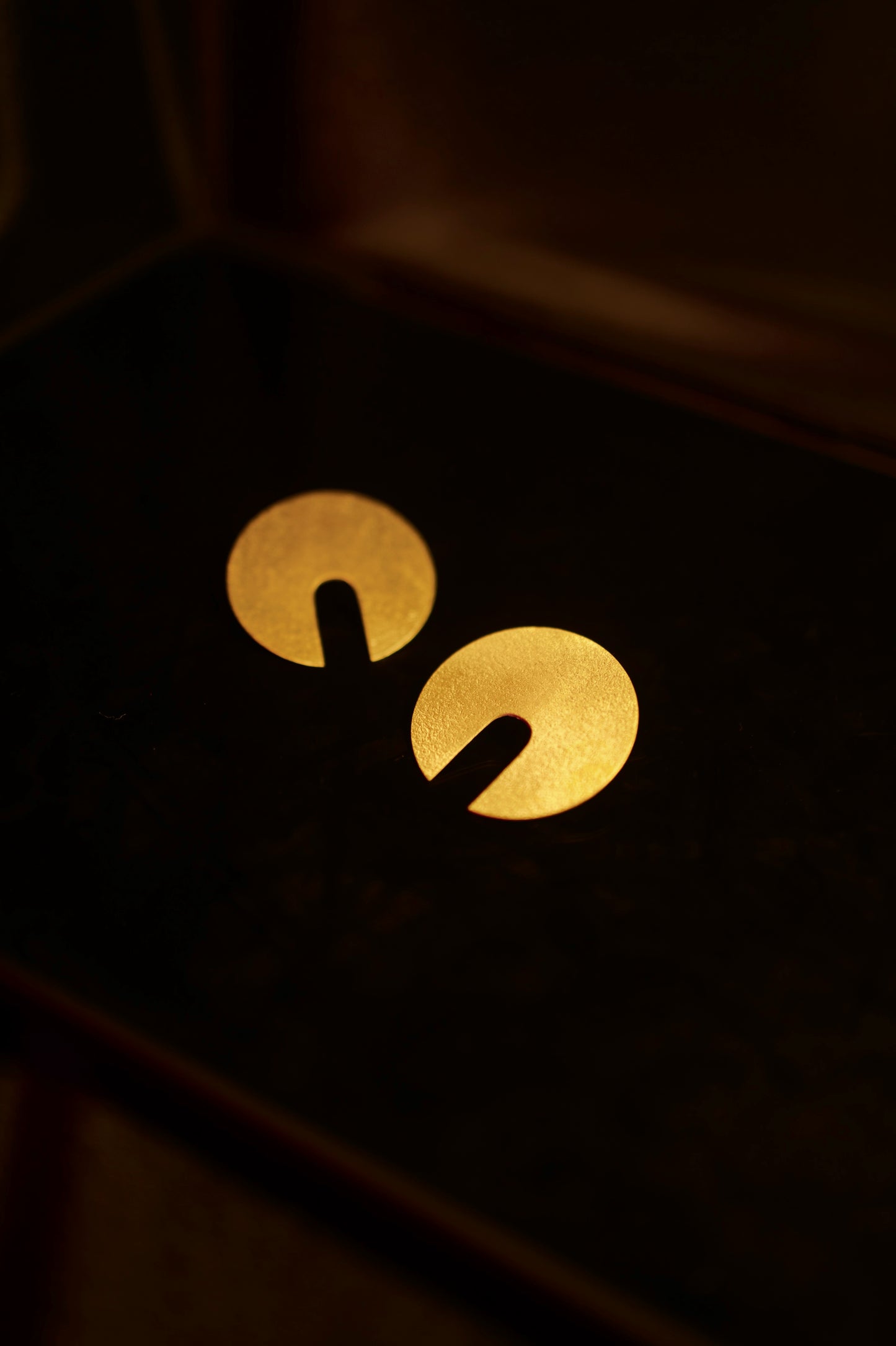 AI044 - Cutout Gold Plated Circular Earring
