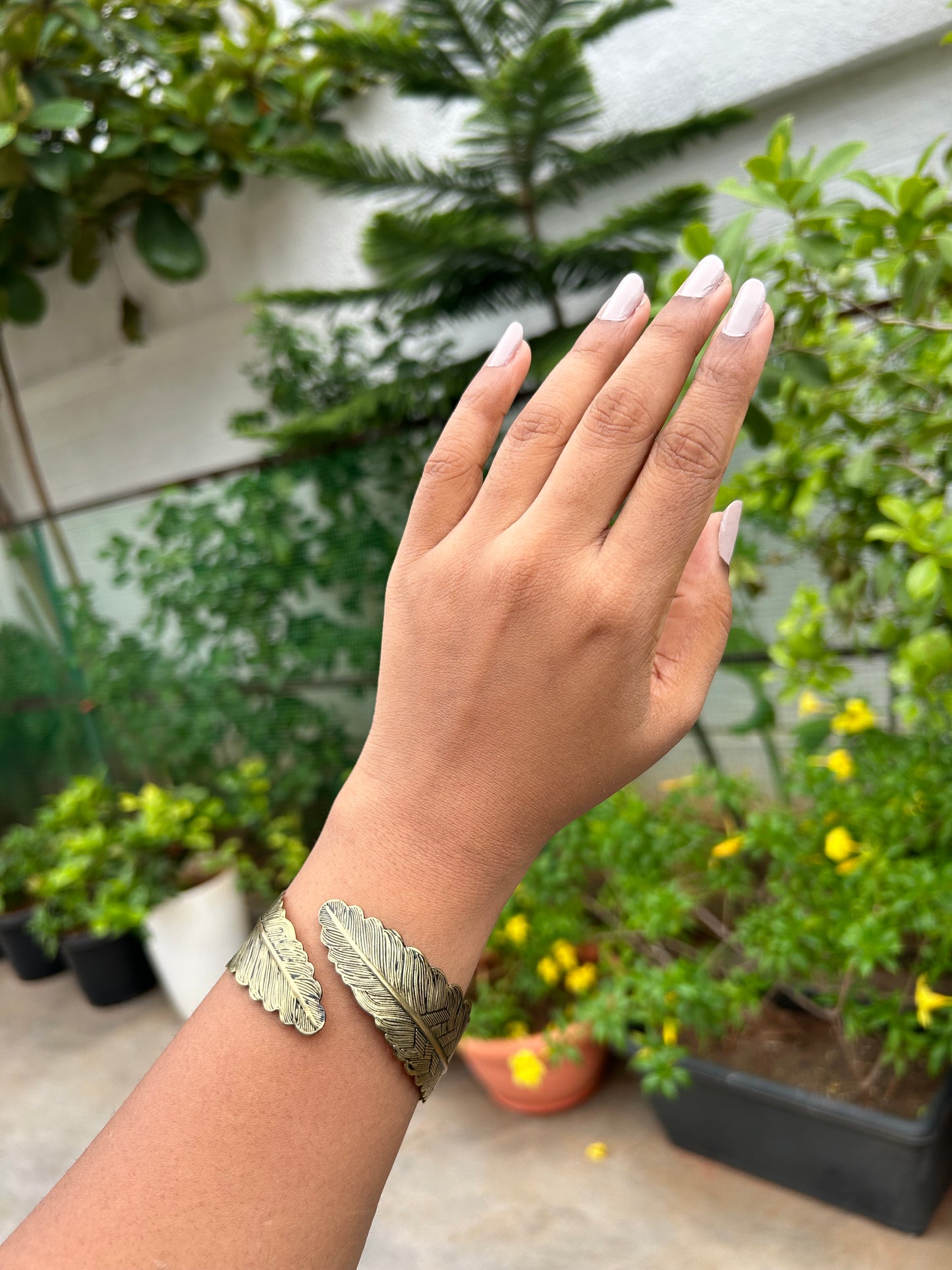 AI078 - Feather Cuff Bracelet