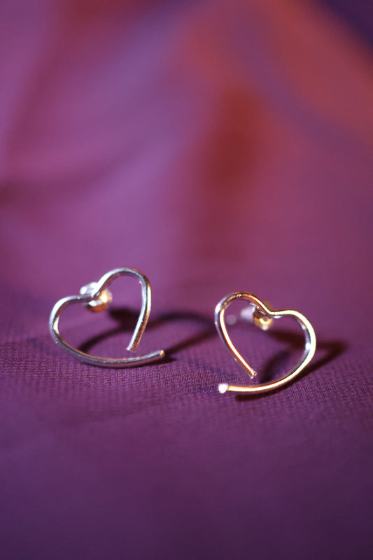 AI169 - Minimal Silver Heart Earring