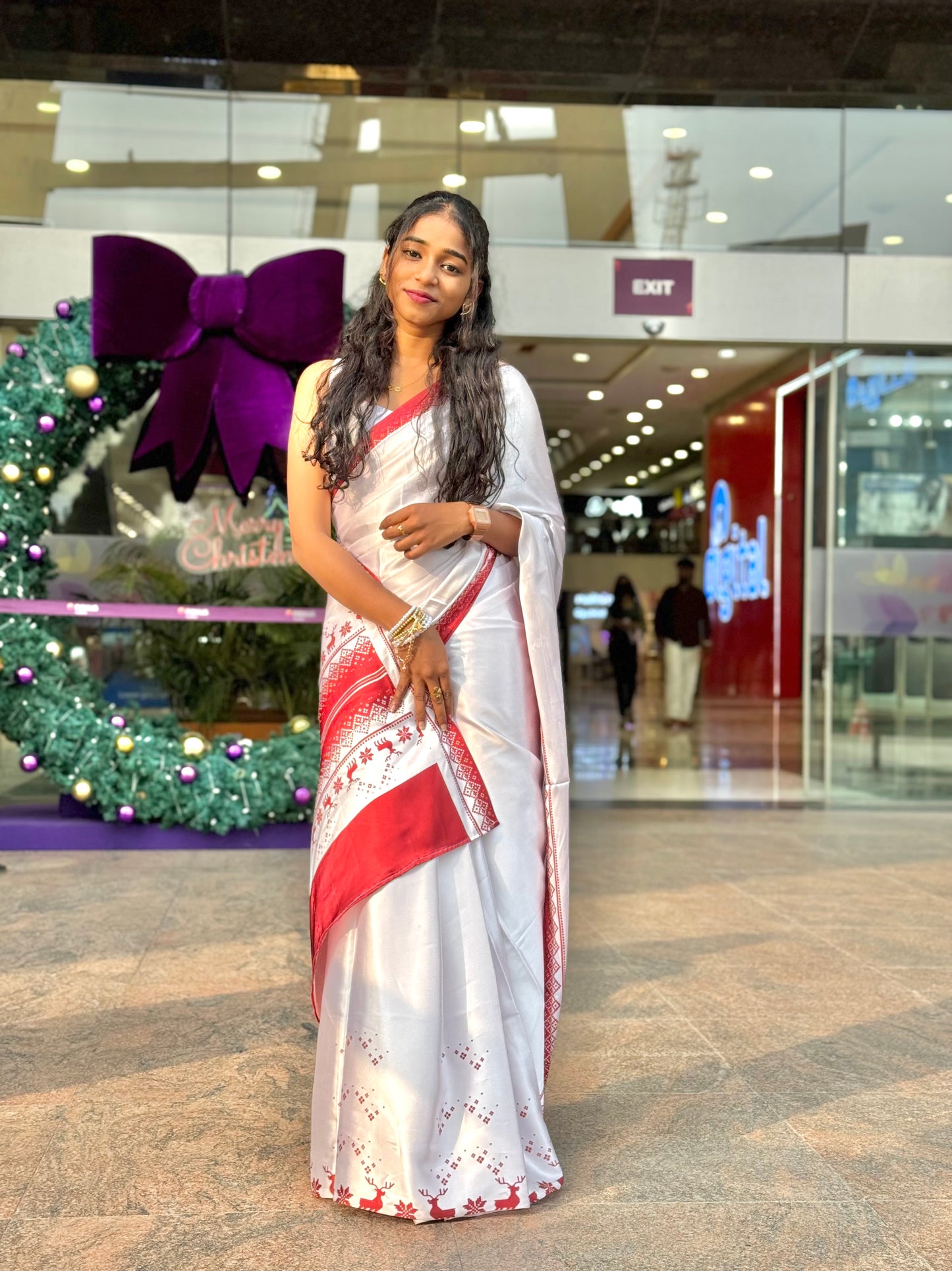 Noël Reindeer Royale – Premium Satin Christmas Saree