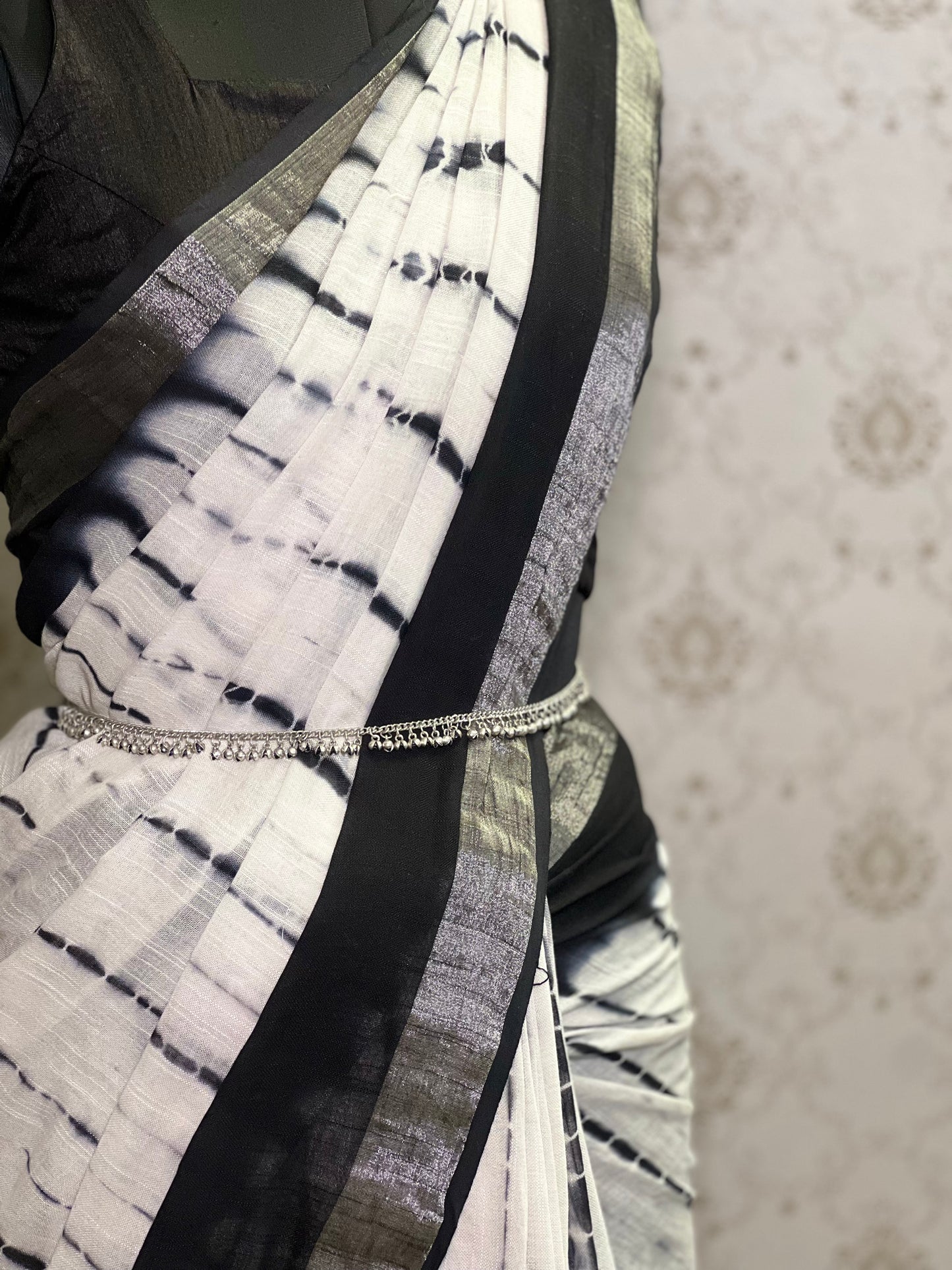 AI338 - Desi Hip Chain
