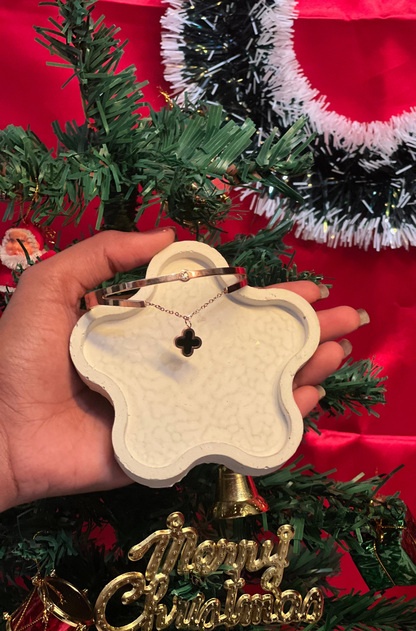 AI277 - Clover Bracelet