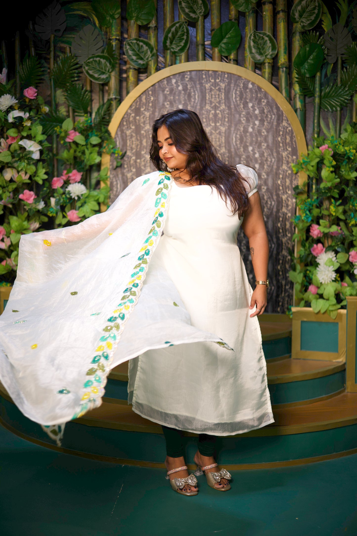 Aavra - Ivory Floral Kurta Set