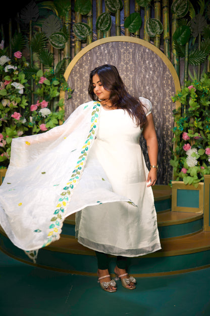 Aavra - Ivory Floral Kurta Set