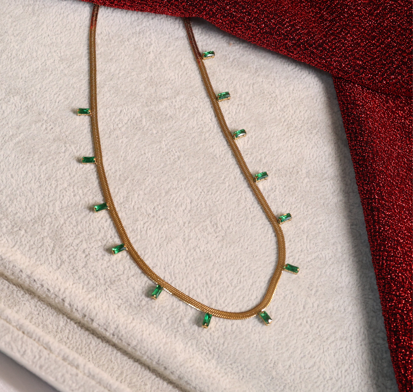AI246 - Emerald Glow Chain