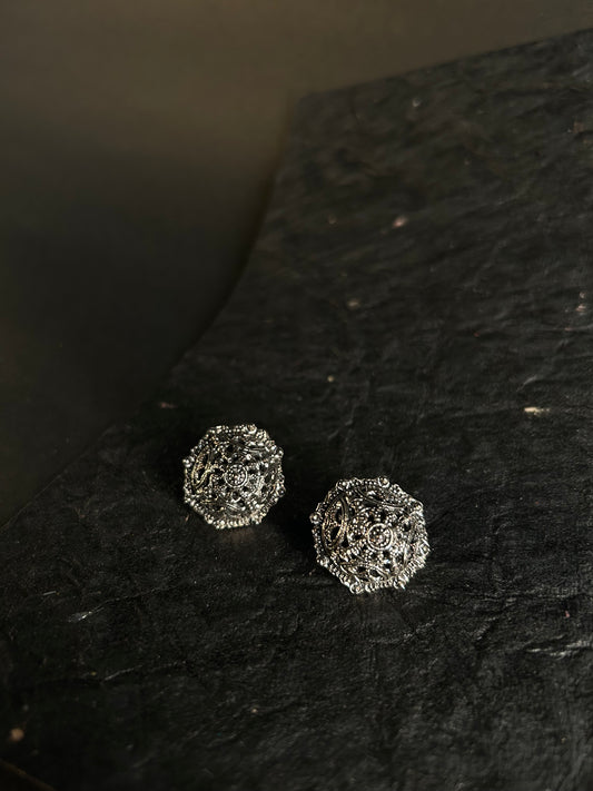 AI125 - Oxidised Stud