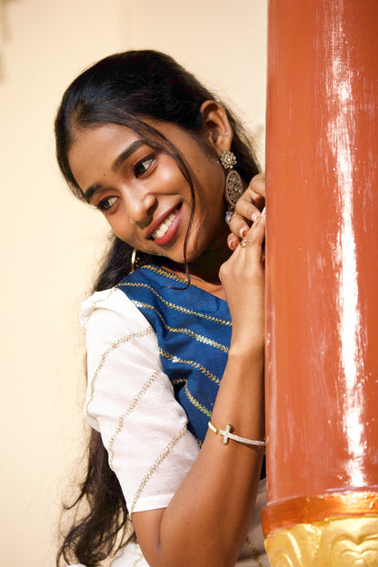 Anvika Kurti