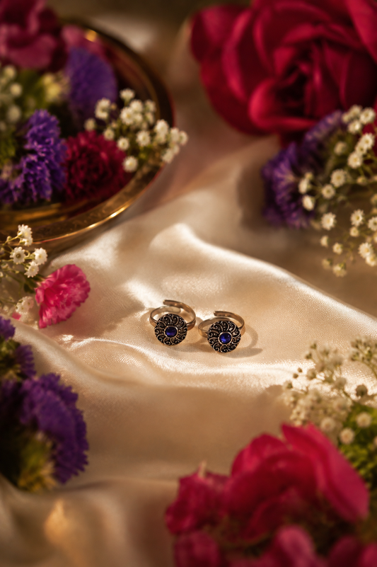 AI160 - Oxidised Blue Stone Toe Ring