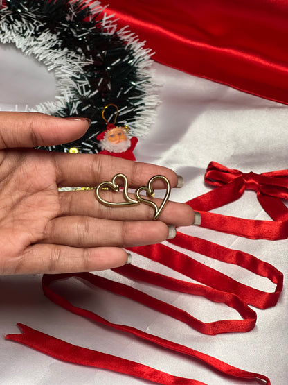 AI287 - Anti Tarnish Curvy Heart Earrings