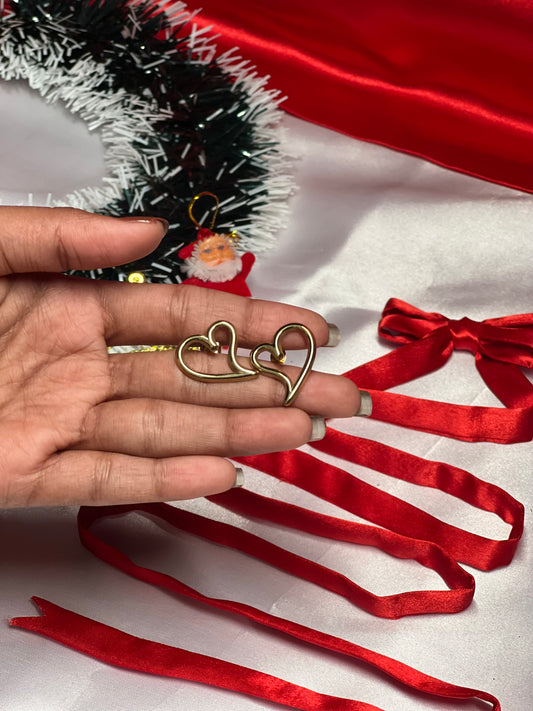 AI287 - Anti Tarnish Curvy Heart Earrings