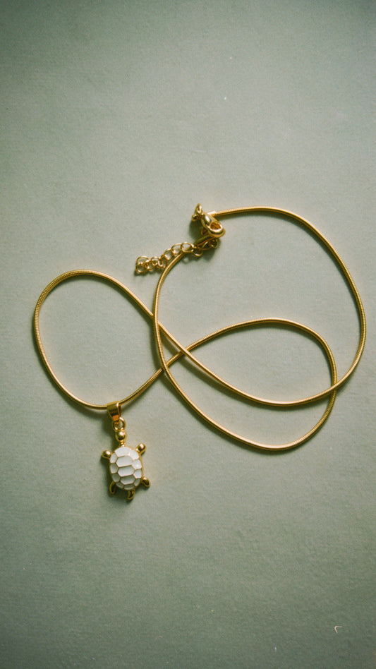AI333 - Aurelia Turtle Pendant
