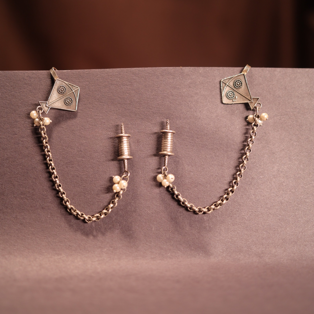 AI164 - Oxidised Kite Chain Ear Cuff