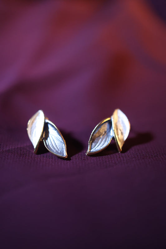 AI138 - Minimal Leaf Earring