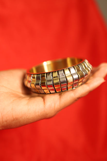 AI262 - Dual Bangle
