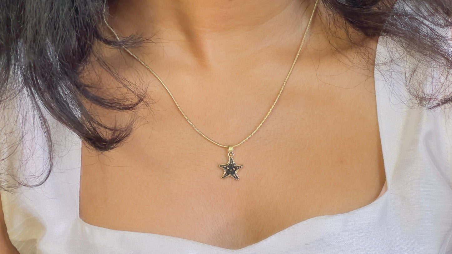 AI334 - Charming Star Faced Pendant Chain