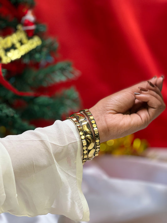 AI311 - Gold Form Bangles