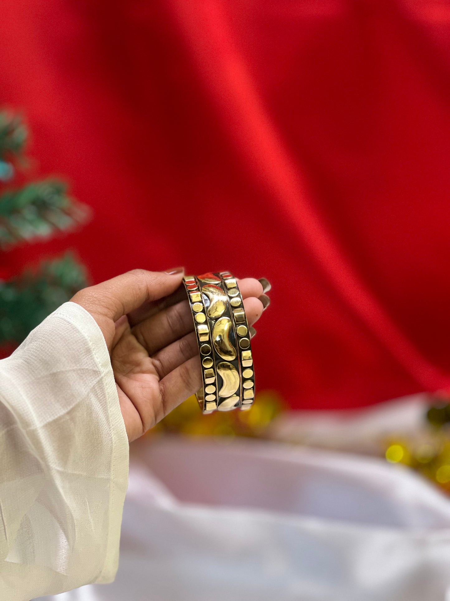 AI311 - Gold Form Bangles