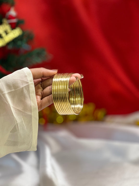 AI314 - Golden Cascade Bracelet Set