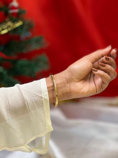 AI320 - Golden Link Grace Bracelet