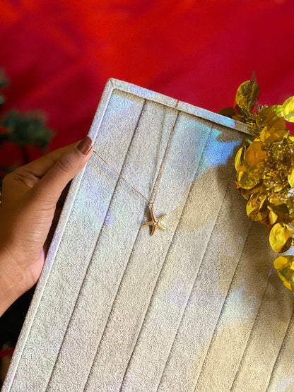 AI326 - Golden Starfish Charm Chain