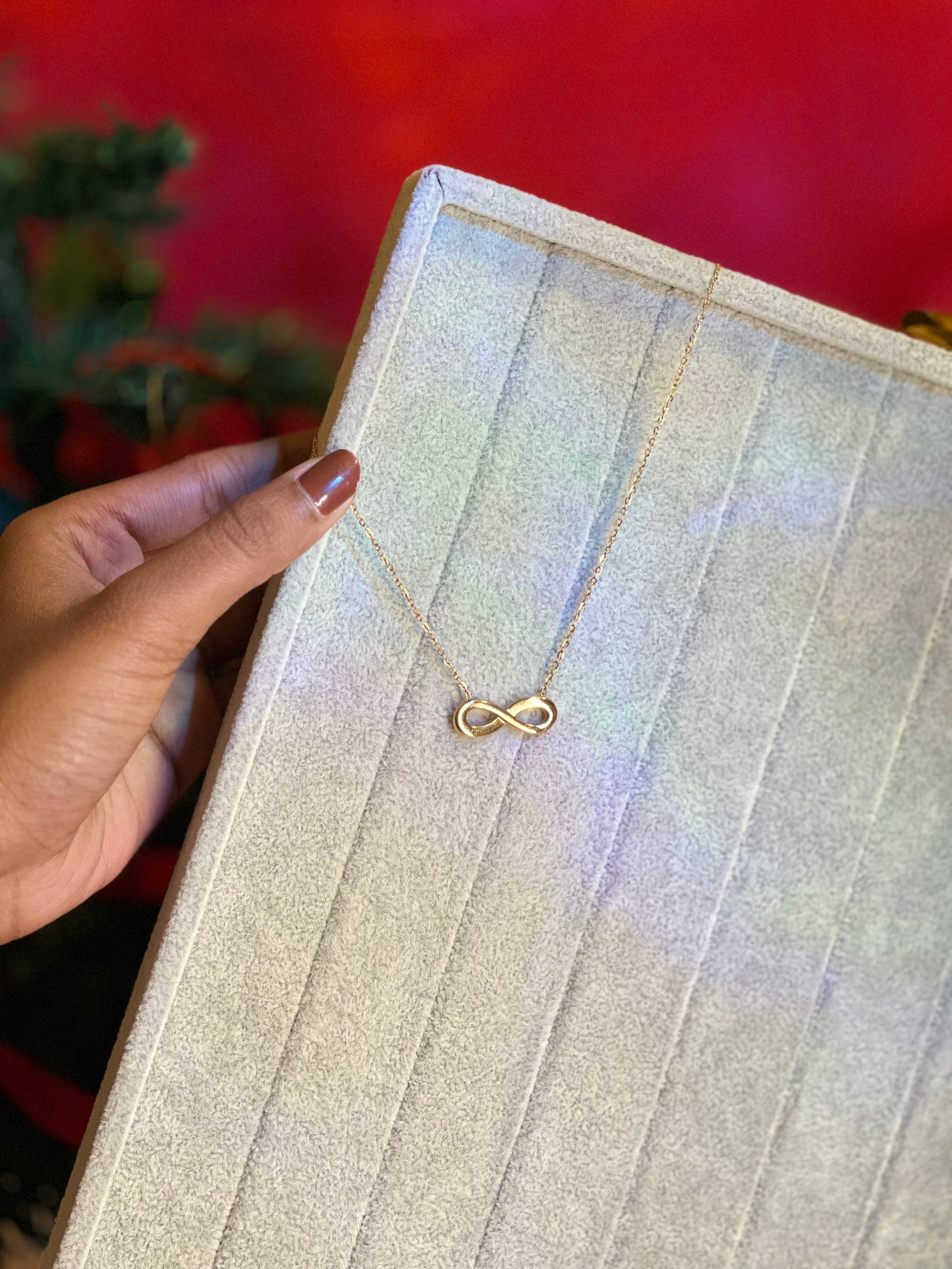 AI324 - Golden Infinity Glow Chain