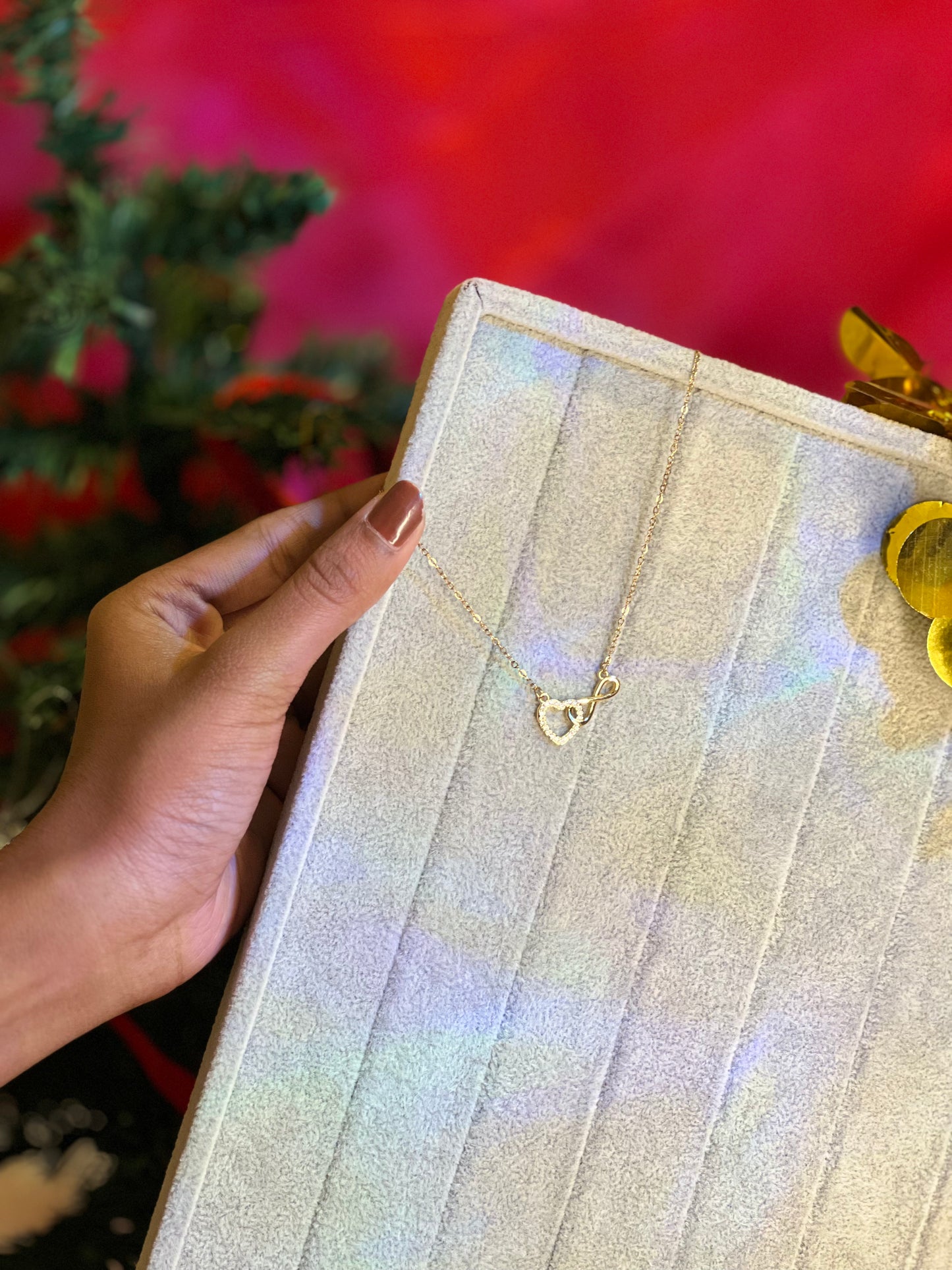 AI323 - Golden Infinite Heart Chain