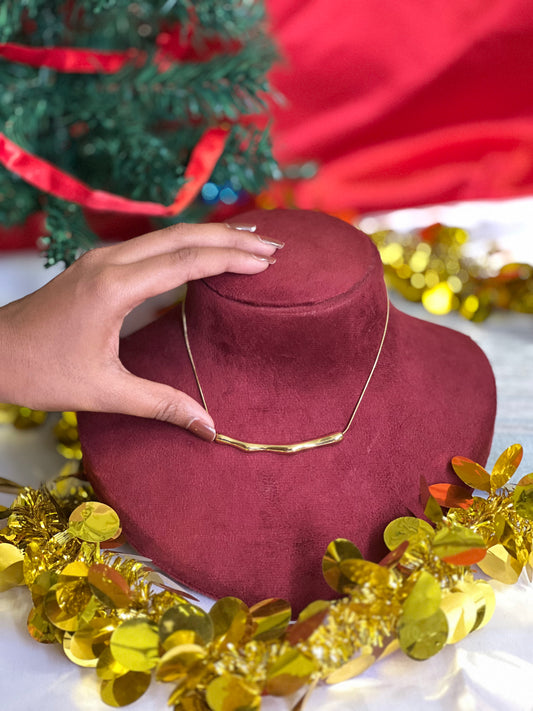 AI322 - Golden Arc Bow Chain