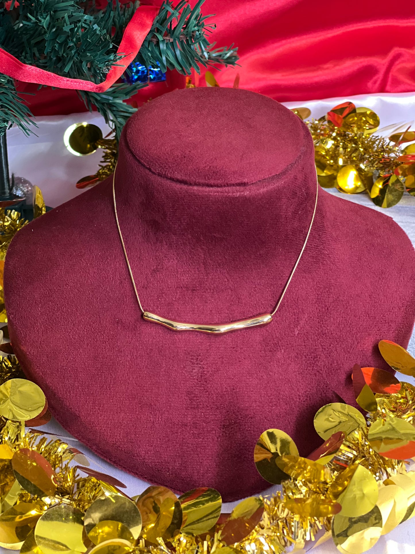 AI322 - Golden Arc Bow Chain