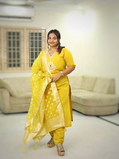 Lia - Kurti Set with Dupatta