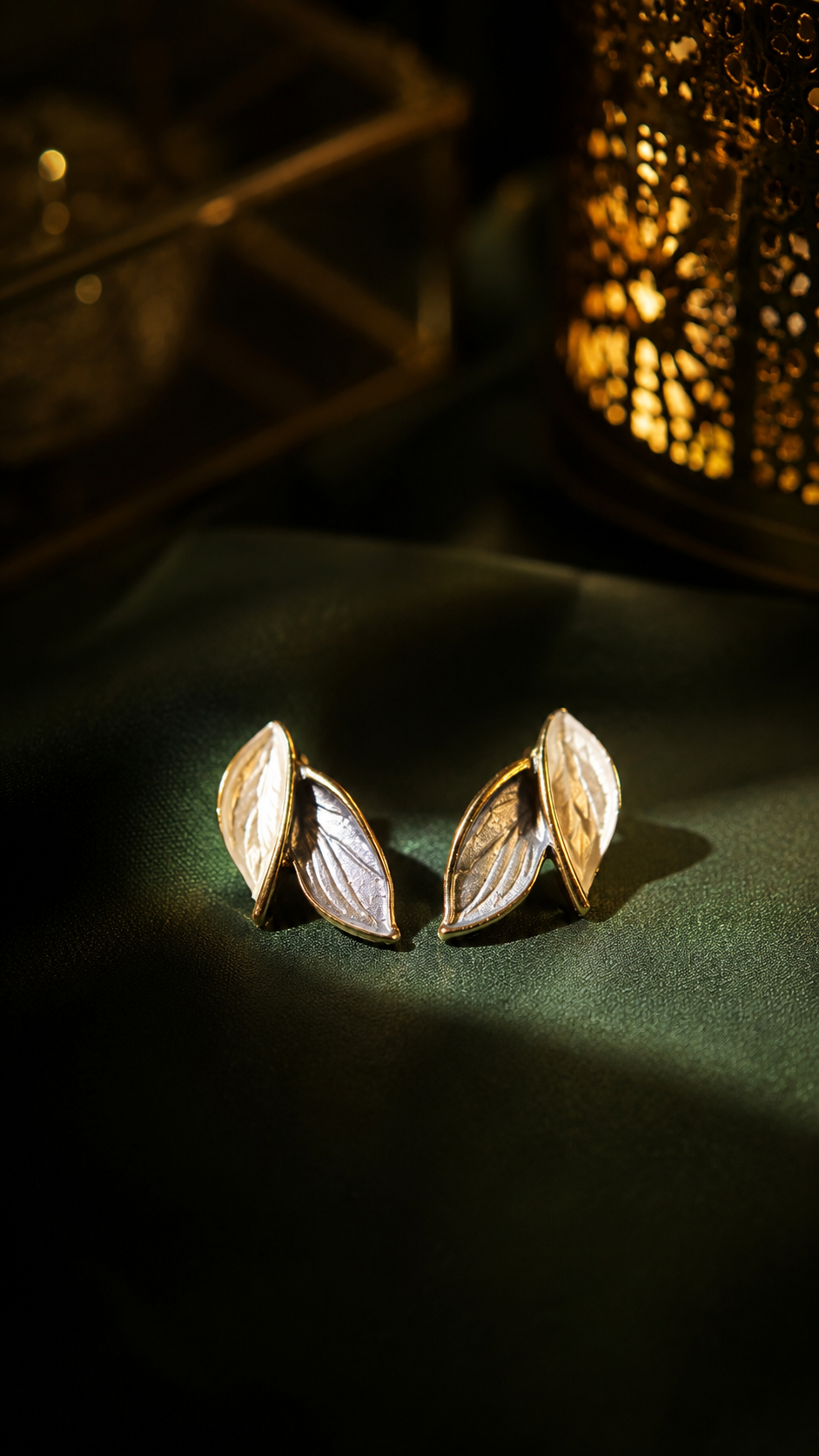 AI138 - Minimal Leaf Earring