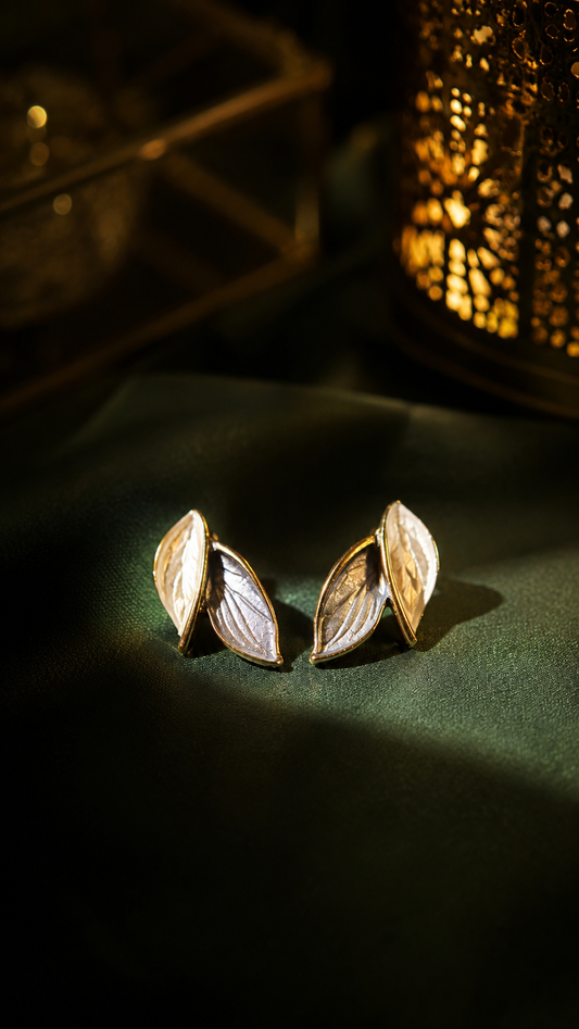 AI138 - Minimal Leaf Earring