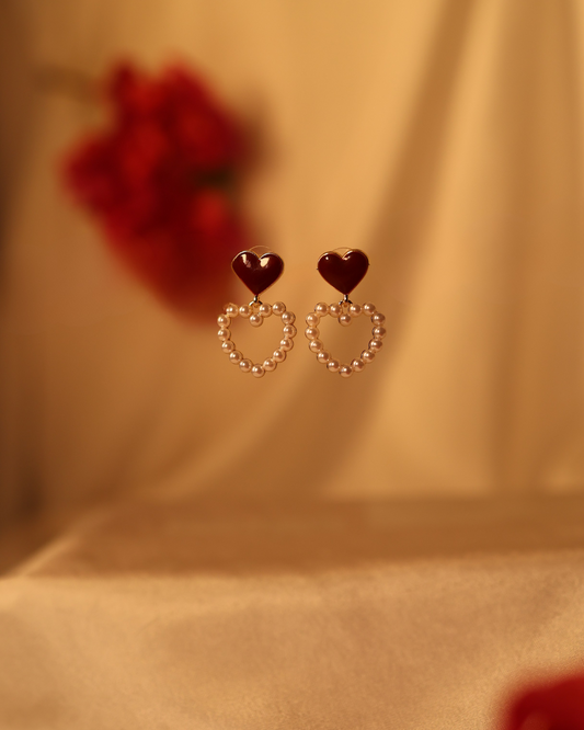AI182- Pearl outline Heart Earrings